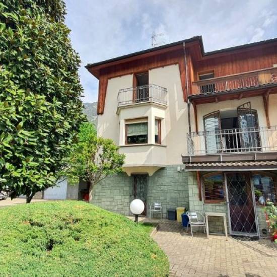 Villa a Saint Vincent - semicentro